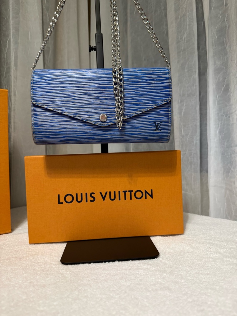 Louis  Vuitton VINTAGE BlueTextured Epi Leather Continental Wallet